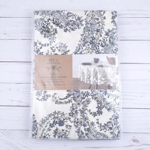 Bee & Willow Other - Laminated Fabric Tablecloth Floral Paisley 70 Inch Round Gray